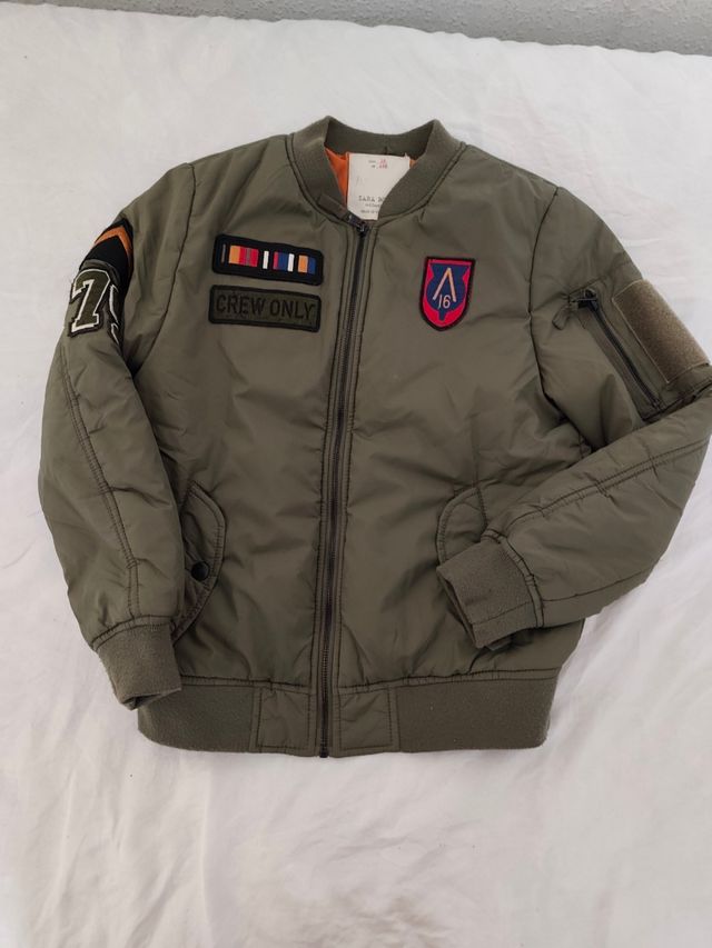 Cazadora Zara niño verde militar Talla 10