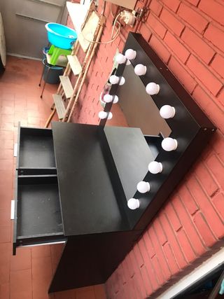 Tocador de maquillaje con luces