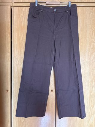 Pantalón marrón ancho
