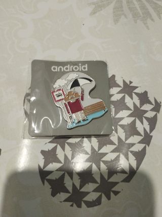 Pin Android con paraguas