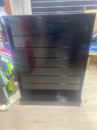Mobiliario de tienda negro