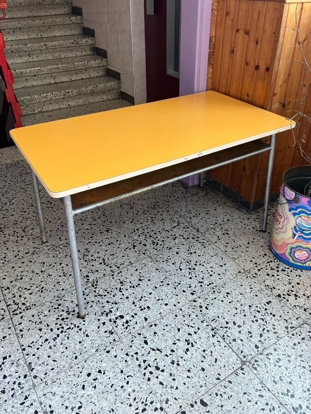 Mesas infantiles guardería