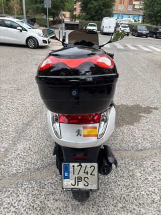 Peugeot 125cc Scooter