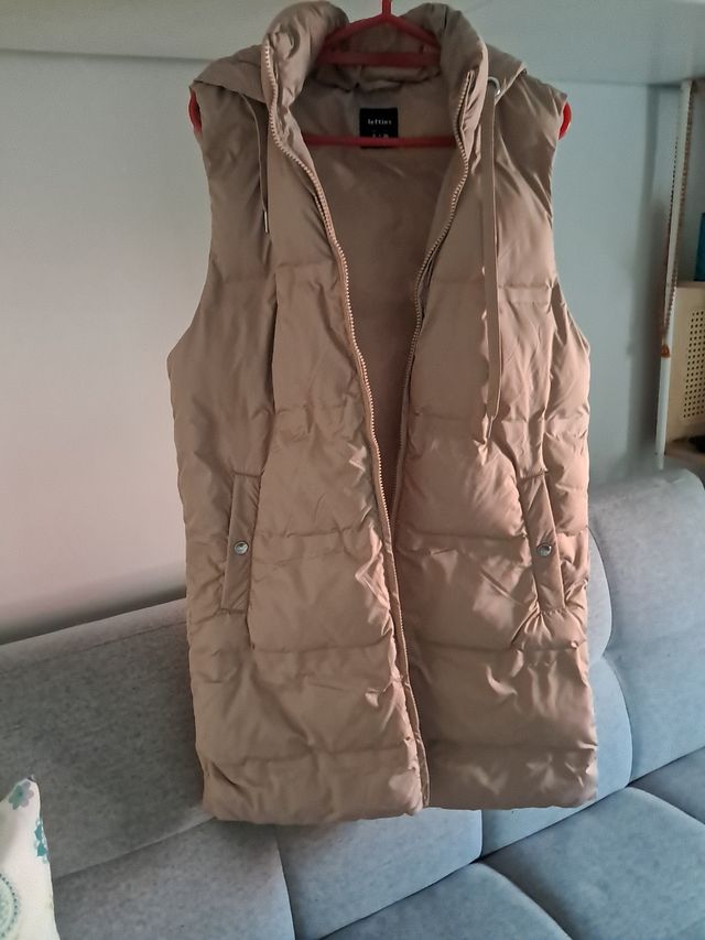 Chaleco acolchado Lefties beige de segunda mano por 10 EUR en