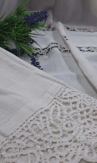 Coppia di tende lunghe in cotone con pizzo