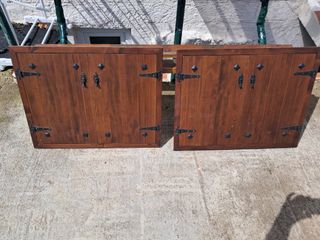 Contraventana de madera con herrajes 2