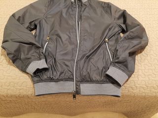 Chaqueta bomber azul oscuro entretiempo.