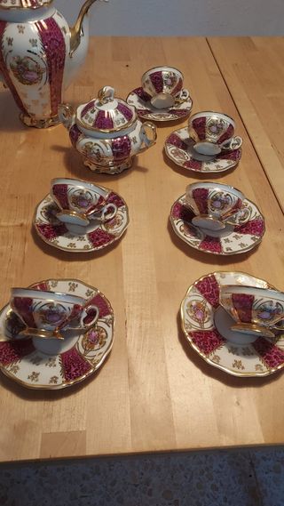 Juego de té y café de porcelana.