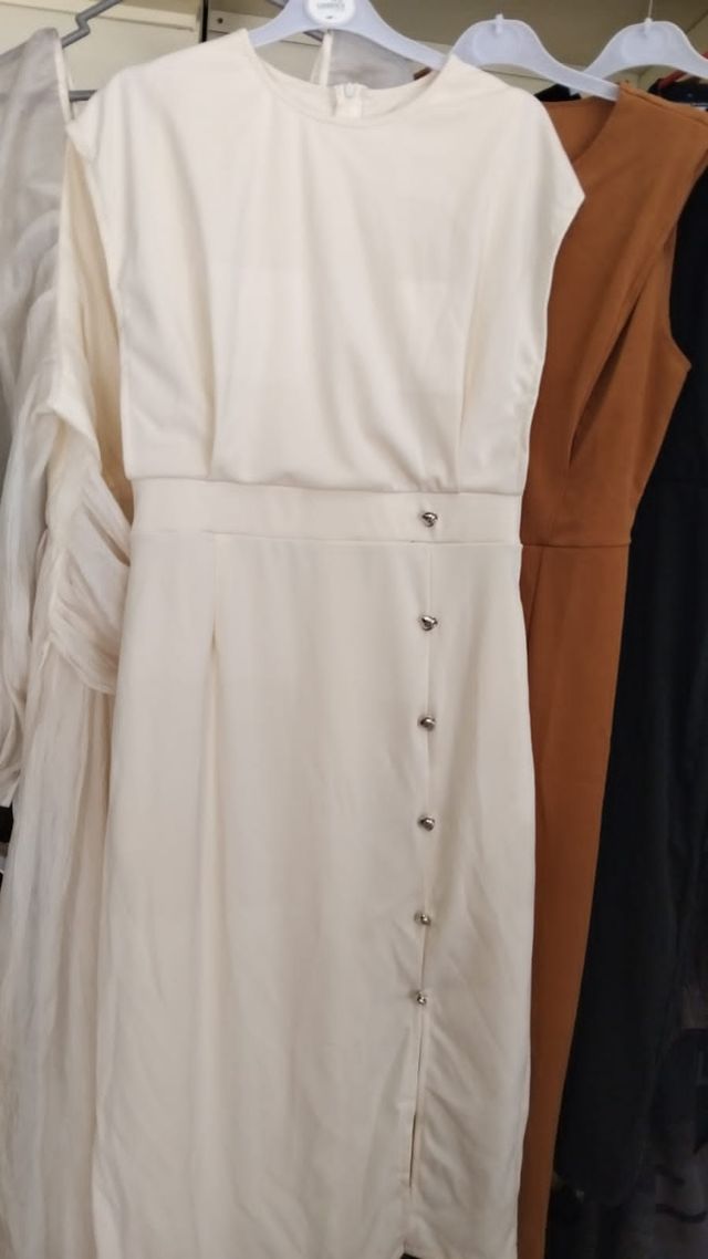 Vestido Beige Botones Dividido Cuello