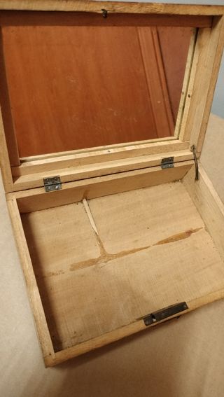 Antigua caja costurero-joyero decorada