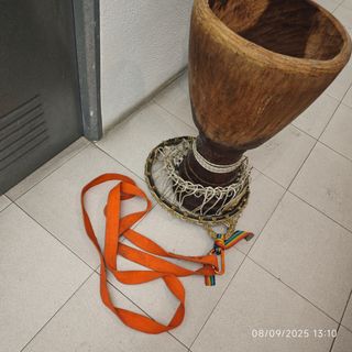 Djembé africano sin piel con funda
