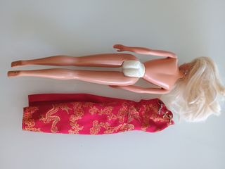 Barbie con vestito rosso
