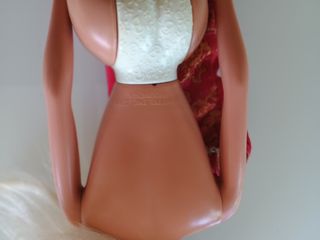 Barbie con vestito rosso