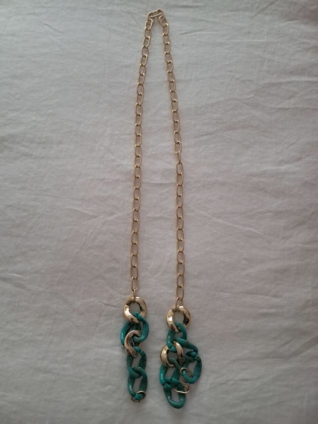 Collar dorado con eslabones turquesa