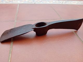 Hacha/Azadón antiguo 2 kilos y 42 cm