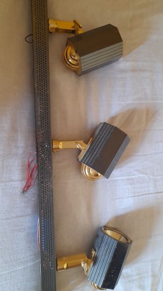 Aplique de metal con 3 focos