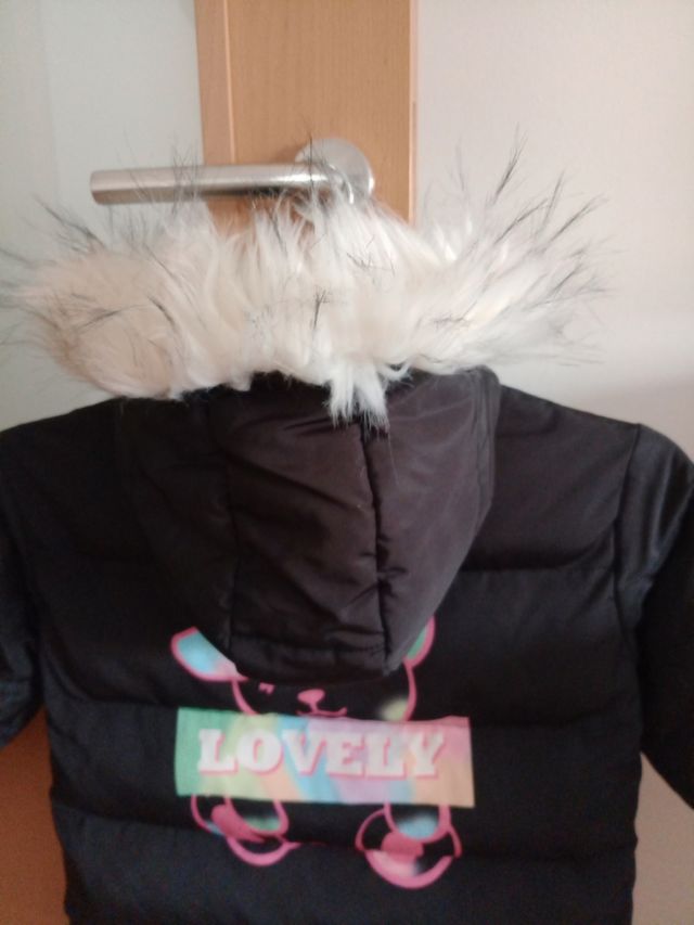 Abrigo negro T5 con capucha