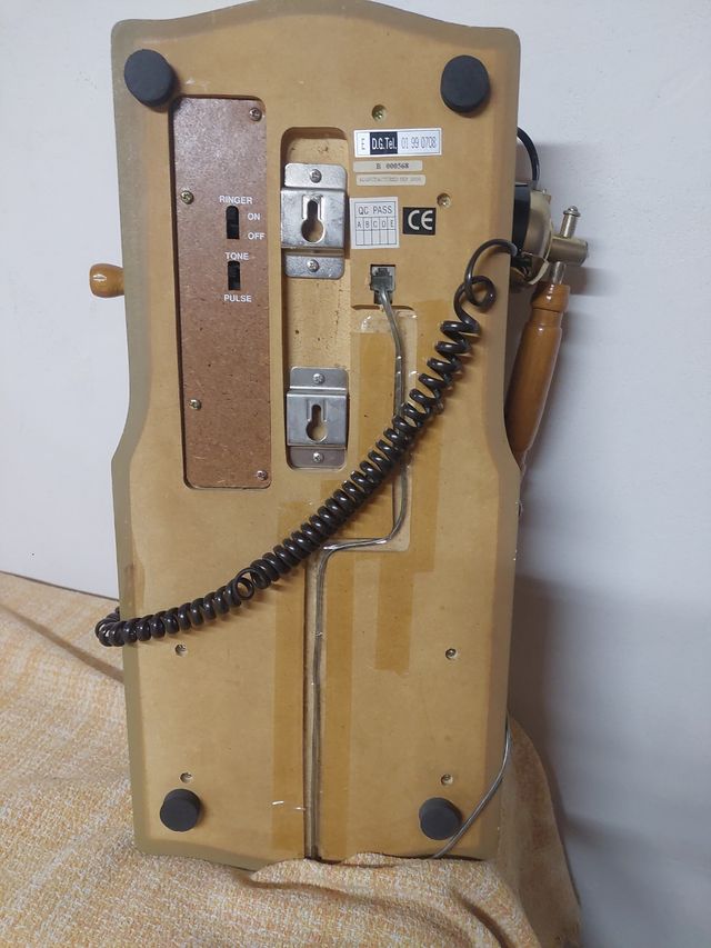 Teléfono Antiguo Pared Madera y Dorado