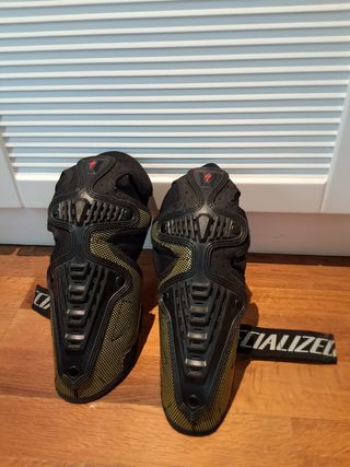 Rodilleras y espinilleras Specialized