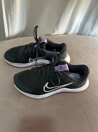 Tenis Nike Negro y Morado