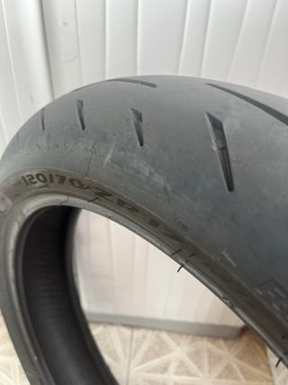 Rueda Pirelli Diablo Rosso IV 120/70/17