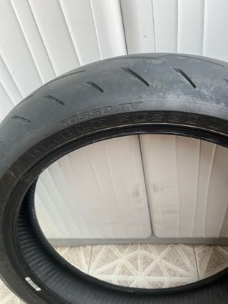 Rueda Pirelli Diablo Rosso IV 120/70/17