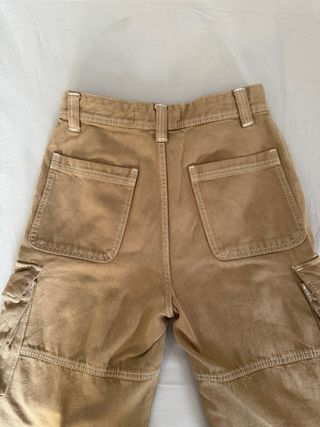 Pantalón cargo Bershka marrón