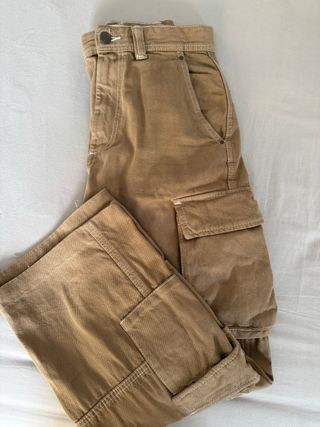 Pantalón cargo Bershka marrón