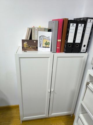 Estantería Billy blanca con puertas