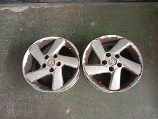 Dos llantas Mazda 6
