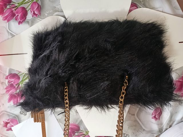 Borsa donna nera KBAS con dettagli in pelliccia