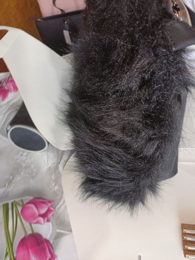 Borsa donna nera KBAS con dettagli in pelliccia