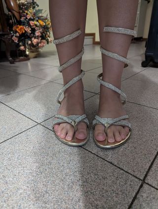 Sandali schiava infradito dorati con strass