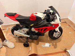 Moto infantil BMW roja