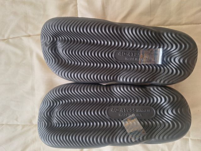 Crocs negros nuevos con etiquetas. Talla 40-41