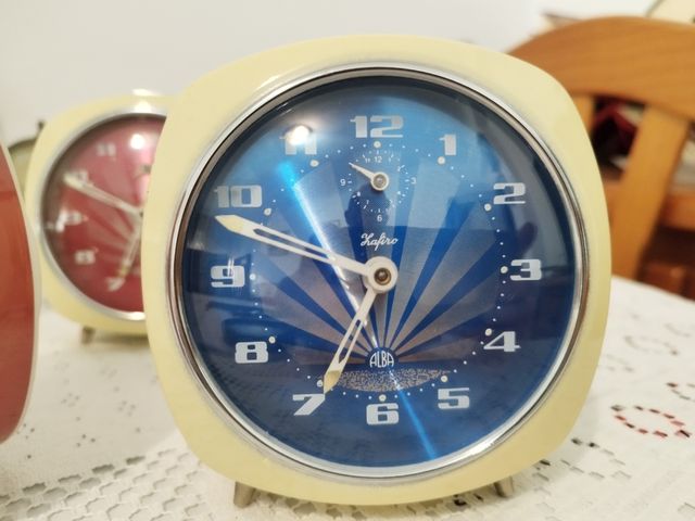 Orologi originali Alba (rosso e beige)
25 ciascuno