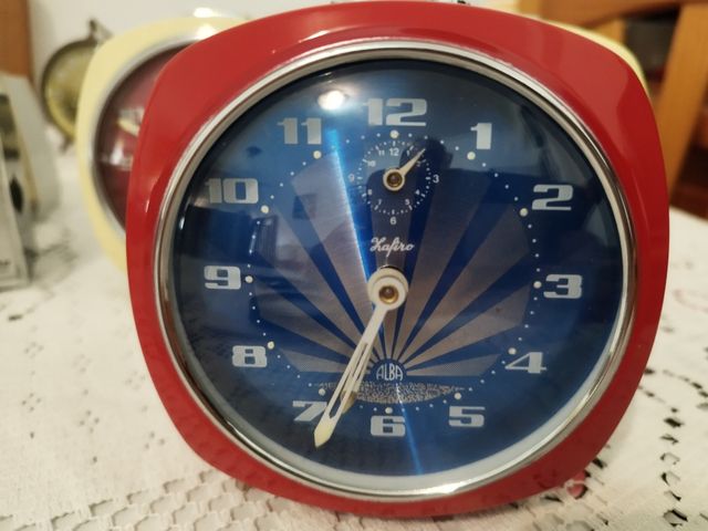 Orologi originali Alba (rosso e beige)
25 ciascuno