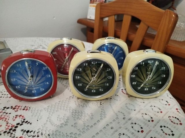 Orologi originali Alba (rosso e beige)
25 ciascuno