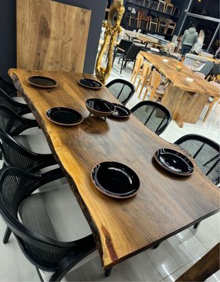 Mesa de comedor de nogal macizo
