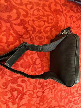 Riñonera bolso TUMI piel napa color negro