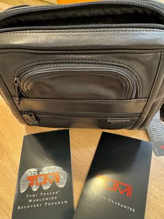 Riñonera bolso TUMI piel napa color negro