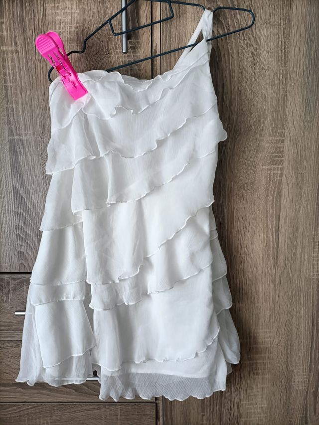 Vestido blanco con volantes