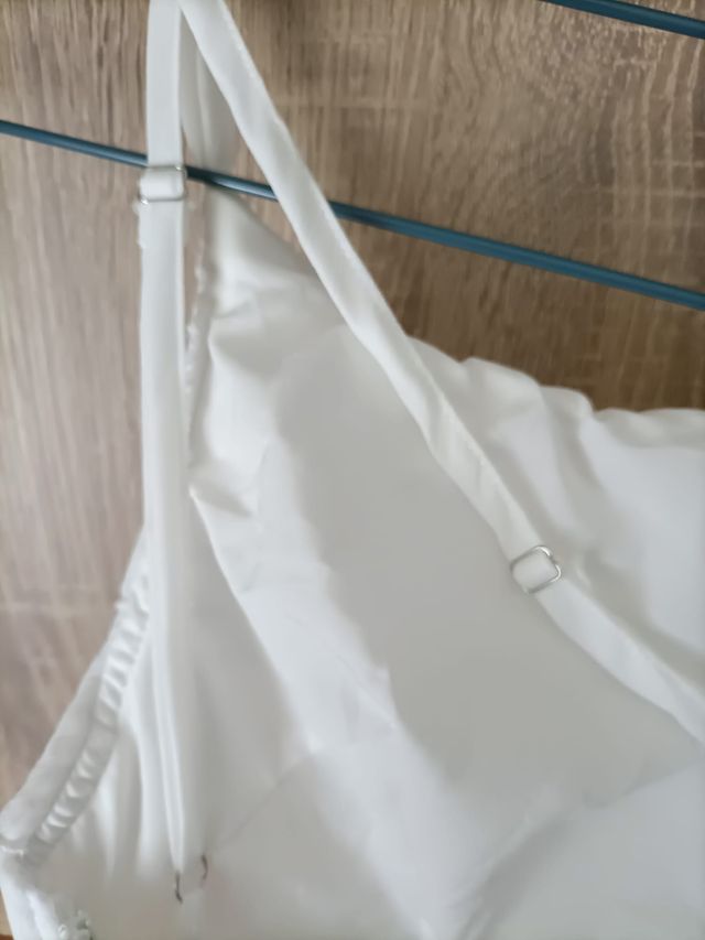 Vestido blanco con volantes