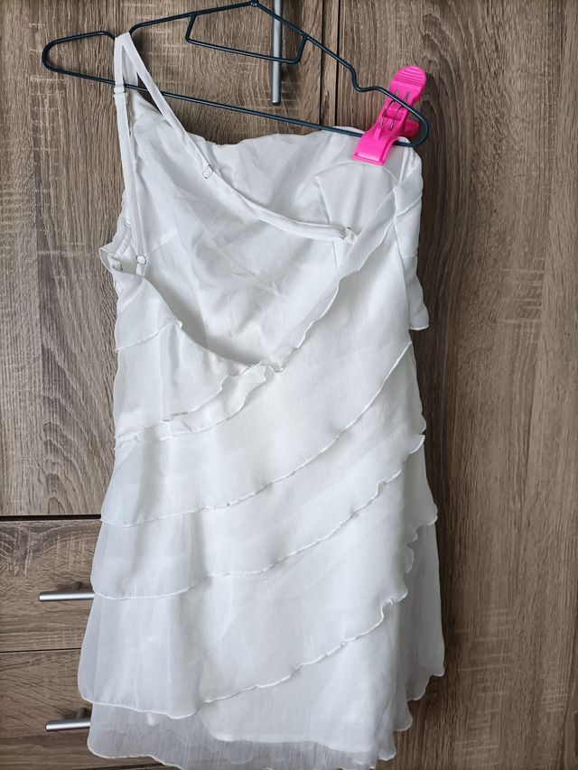 Vestido blanco con volantes