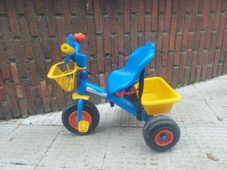 Triciclo infantil azul y amarillo
