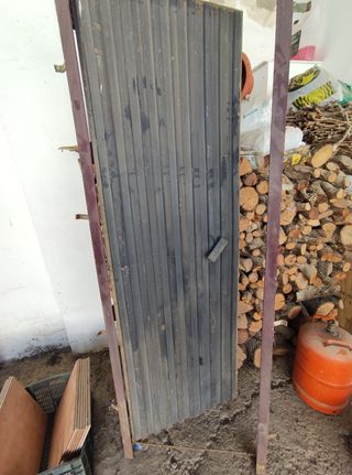 Puerta de chapa con marco