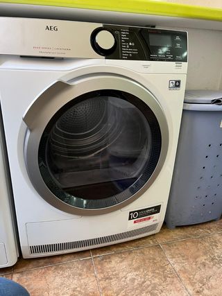 Secadora AEG Serie 8000 Lavatherm URGE!!!!