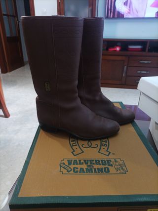 Botas camperas niño talla 35, 33 y 32. 
25€/ par.