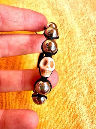 Pulsera Lotus Bolas y Calavera blanca