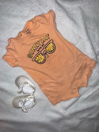Conjunto bebé Kiabi: body y patucos